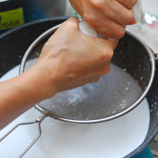 Hướng dẫn cách làm nước cốt dừa thơm ngon béo ngậy cho món ăn hoàn hảo
